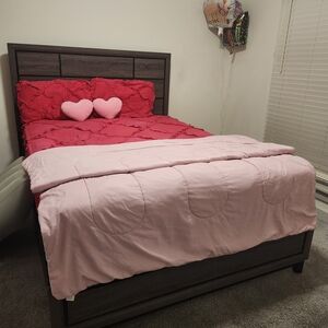 Luxurious Red and Pink Comforter Set